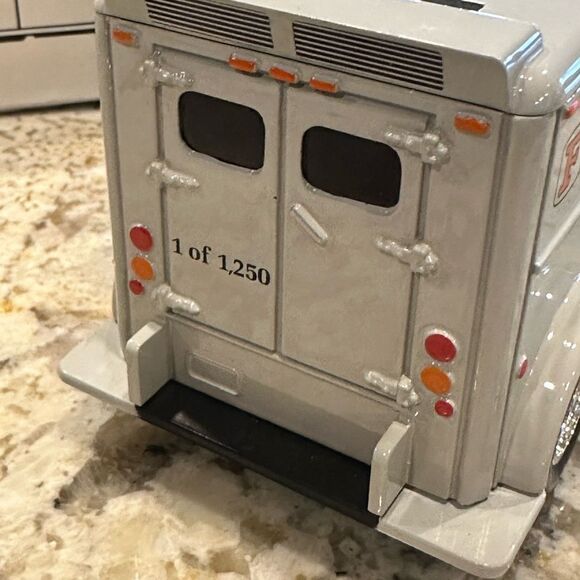 Brink's 1959 GMC Armored Truck Die-Cast Metal Vehicle W/Coin Bank, Ertl B865 - Picture 9 of 15